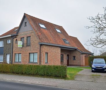 Volledige gerenoveerde woning met zonnig terras en tuin! - Photo 1