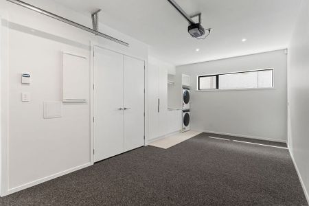 Stylish Westmere Townhouse - Photo 2
