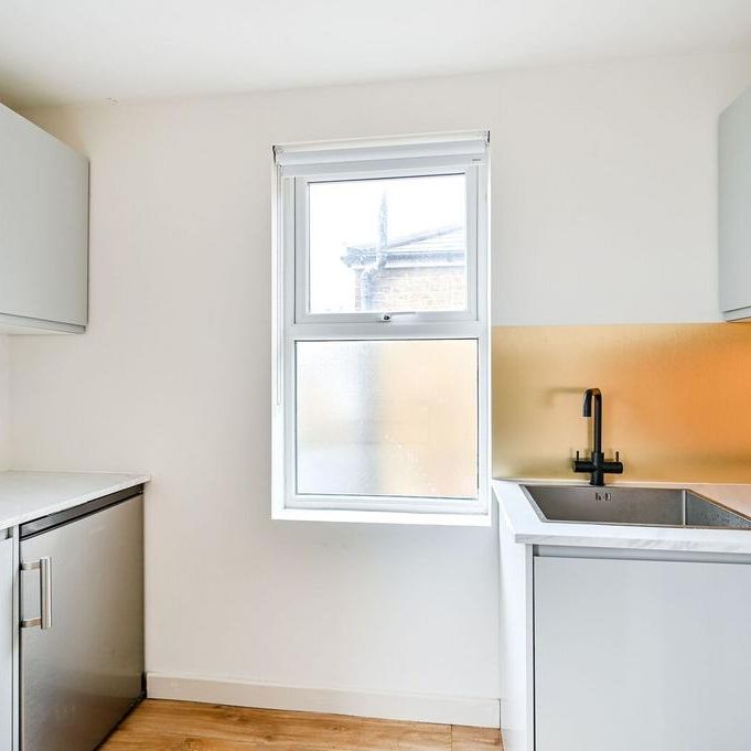 Maisonette to rent - Photo 1