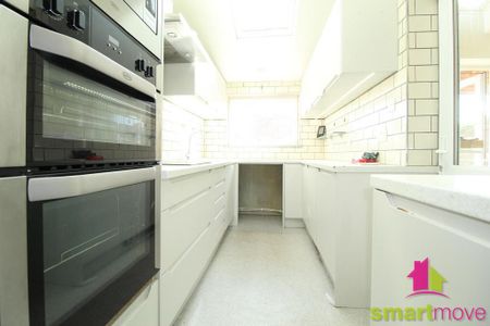 4 bedroom terraced house to rent - Photo 5