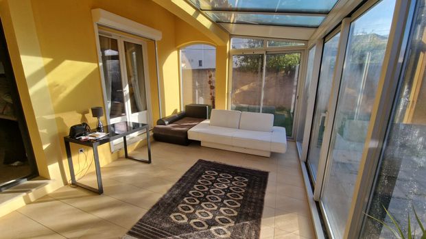 À LOUER VITROLLES GARE bail 1 an Villa meublée avec véranda, jardin et grand garage, - Photo 1