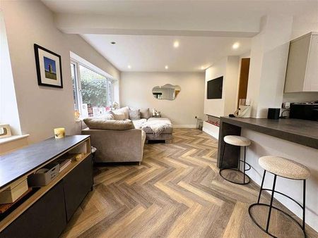 The Chimes, Benfleet, SS7 - Photo 3