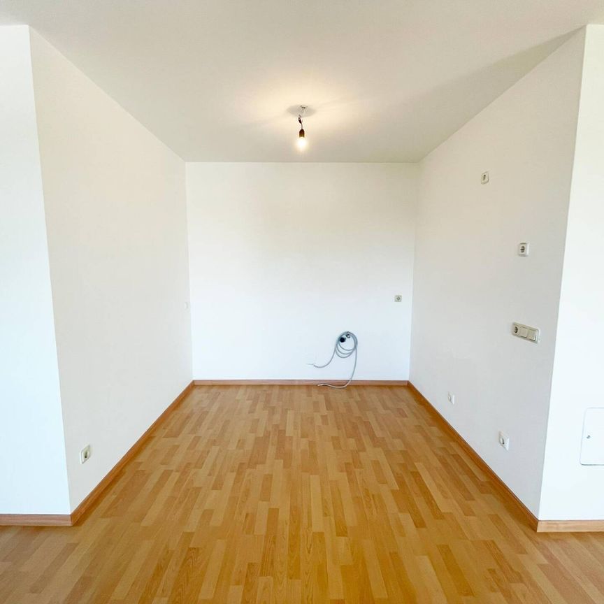 Große Dachgeschosswohnung mit 3 Zimmern und Terrasse! - Photo 1