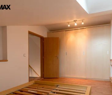 Pronájem nadstandardního mezonetového bytu 3+kk s balkonem a parkov... - Photo 2