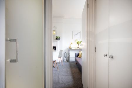 Studio Flat, Belsize Park, NW3 - Photo 2
