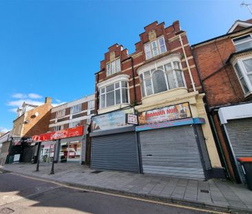 1 Bedroom Flat to Rent in Flat 3, High Street, Rushden, Northants, ... - Photo 4