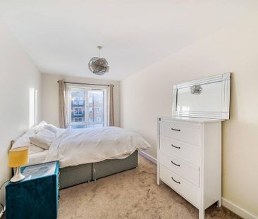 3 bedroom flat to rent - Photo 4