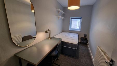 3 bedroom private hall to rent - Photo 4