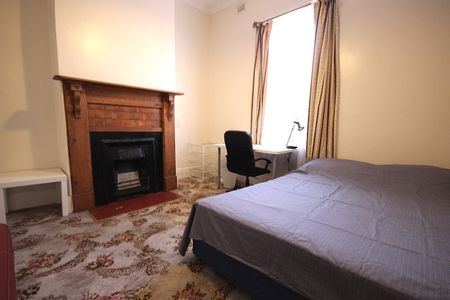 7-bedroom shared house / townhouse, Henley Street - Photo 4