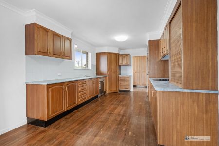 Freshly Updated 3-Bedroom Home in Prime Location! - Photo 3