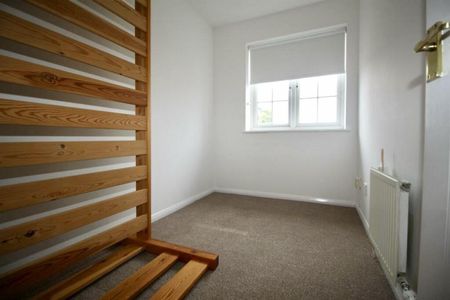3 Bedroom House - Link Detached To Let - Photo 2