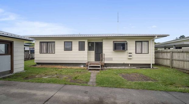 Tidy home with great yard space and garage - Photo 1