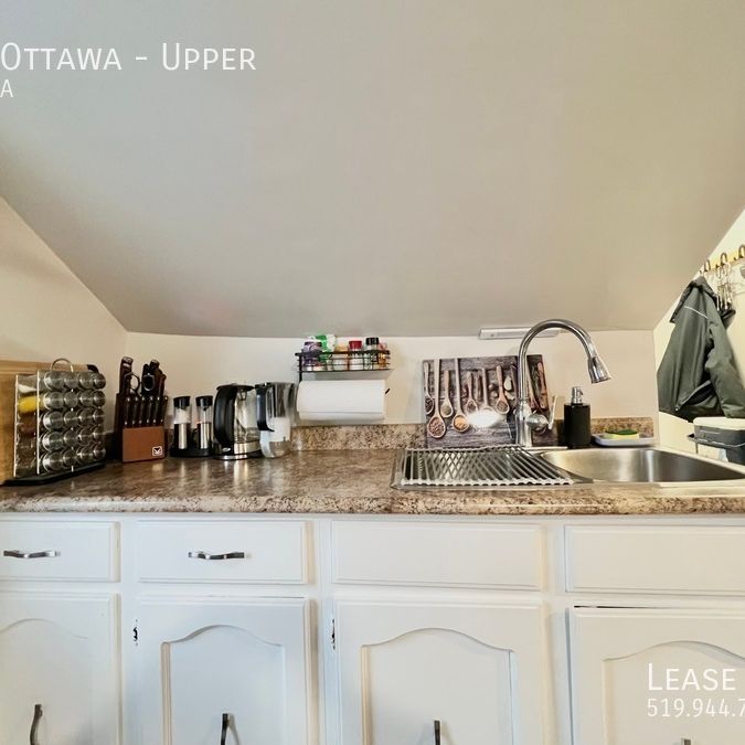 1 Bed 1 Bath Upper on Ottawa - All Inclusive Rent and In-Unit Laundry! - Photo 1