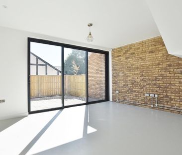 The Mount, Hale Barns, Altrincham, WA15 - Photo 2