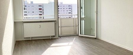 Zentrale 2-Zimmer-Wohnung mit Balkon, offener Küche und Badewanne! - Photo 1
