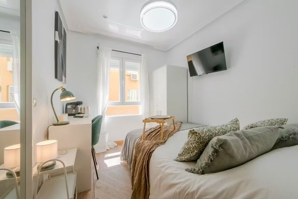 Calle de Torrelaguna, Madrid, Community of Madrid 28043 - Foto 1