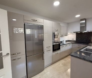 4 Bedroom Townhouse For Rent in Benahavís, Málaga - Photo 2