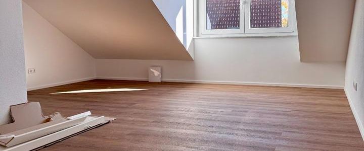 Neubau ! Helle 3,5 - Zimmer Dachgeschoßwohnung, große Terrasse mit Panoramablick, KfW55 - Photo 1