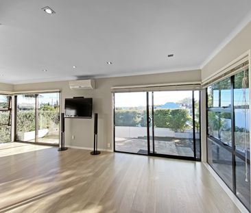 Oustanding three bedrooms with two bathrooms - Photo 1
