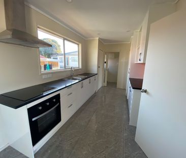 9B Surrey Street, Manurewa, Auckland - Photo 3