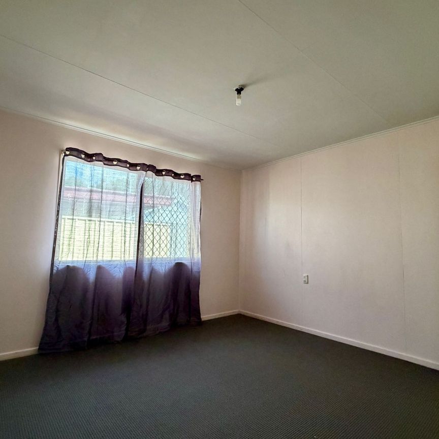 Affordable, Convenient + a little Retro - Neat 2 Bedroom Unit with Carport - Photo 1