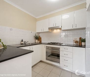 Spacious Two Bedroom Apartment in the Heart of Kingsford - Photo 5