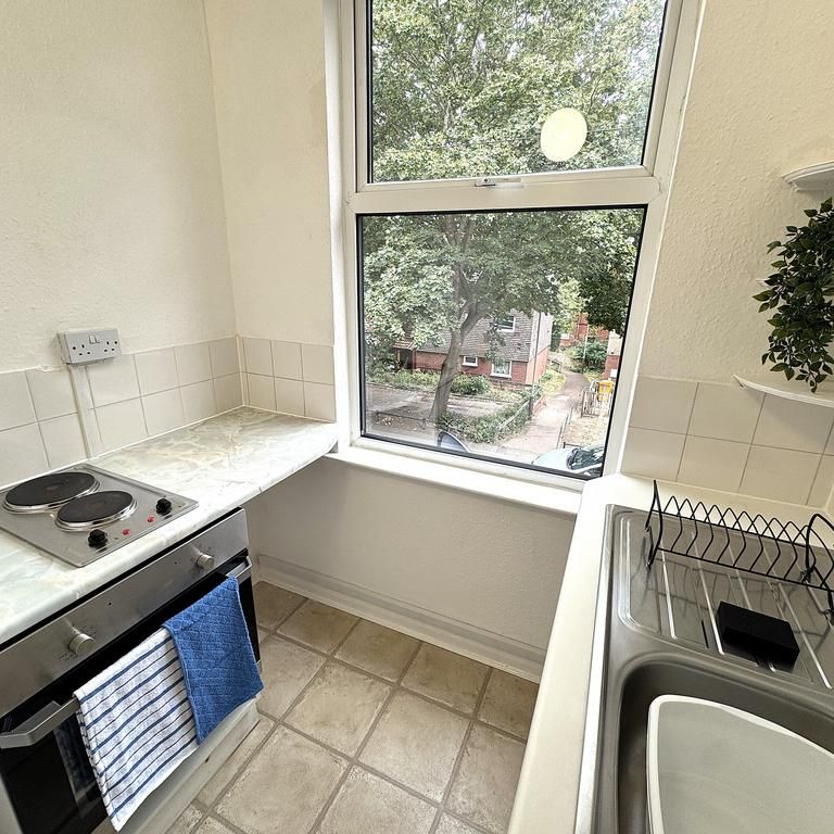 Studio to rent - Photo 1