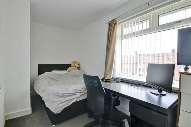 4 bedroom private hall to rent - Photo 1