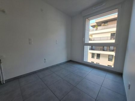 Location Appartement 1 pièce 31m² THONON LES BAINS 74200 - Photo 2