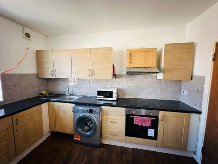 1 bedroom in a house share to rent - Photo 3