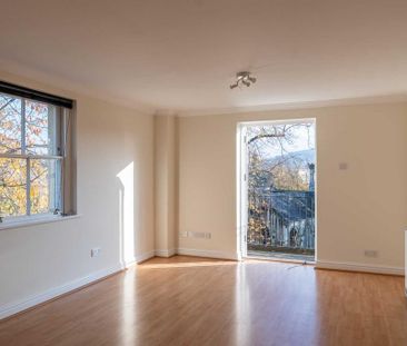 3 bedroom apartment to rent - Photo 2