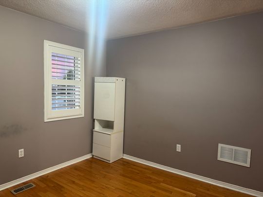 For Lease - 7 Glacier Crescent, Toronto, Ontario - Photo 1