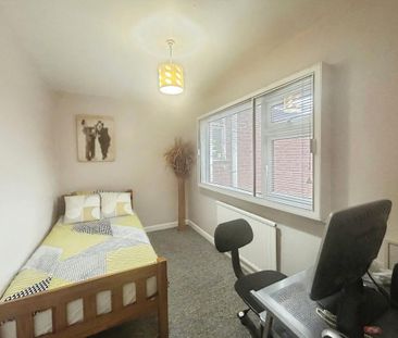 5 bedroom detached house to rent - Photo 4