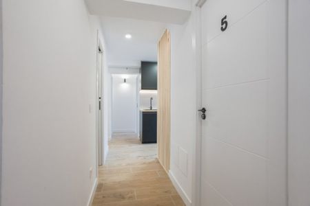 Charming room with private bathroom located in Carabanchel - Photo 4