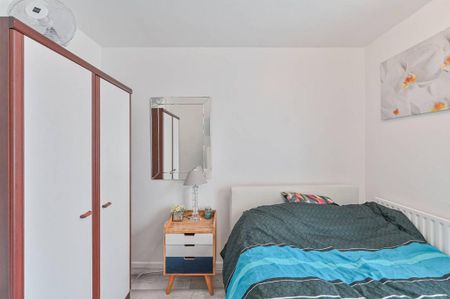 2 bedroom flat to rent - Photo 5