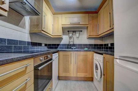 Barkus Way, Stokenchurch, Buckinghamshire, HP14 - Photo 5