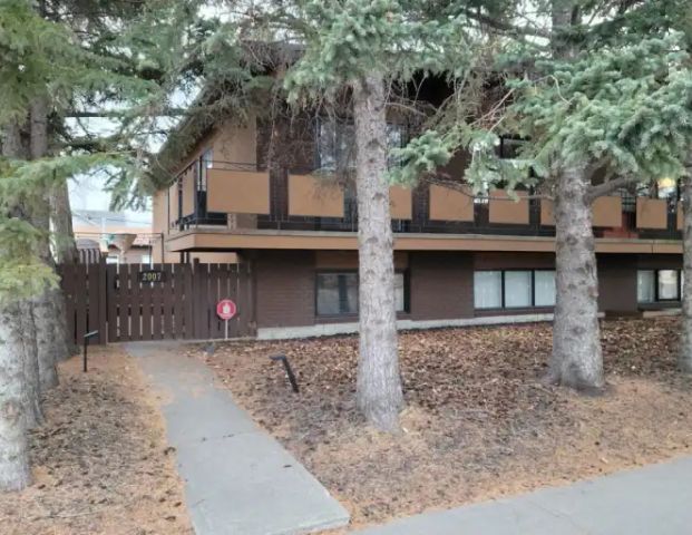 Main Floor 3-Bedroom Suite in Marda Loop | 2007 50 Avenue Southwest, Calgary - Photo 1