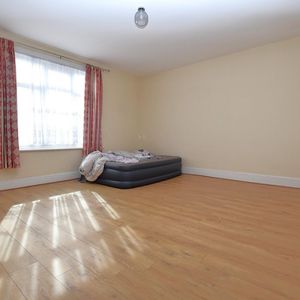 1 bedroom Flat To Let Total Size: 679 SQ FT - Photo 2