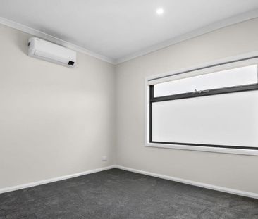 2/12 Stradbroke Crescent, Mulgrave - Photo 1
