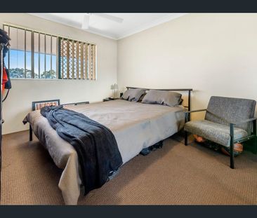 Spacious Apartment in Prime Southport Location ! - Photo 5