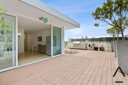 Centrally located in the heart of North Sydney - Photo 3