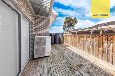 Modern and Sun-Drenched Three Bedroom Townhouse - Photo 3