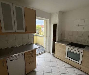 2 Zimmer Wohnung mit Einbauküche und Balkon, frisch gestrichen! - Photo 1