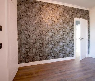 7 Bed Terraced House, High Road, NW10 - Photo 1