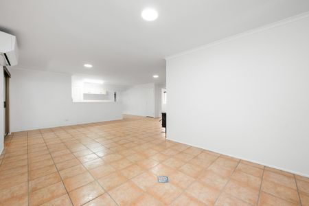 166 Hammersmith Street, Coopers Plains QLD 4108 - House For Rent | Domain - Photo 3