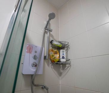 3 Bedroom Flat To Rent in Lansdowne - £1,350 pcm Tenancy Info - Photo 2