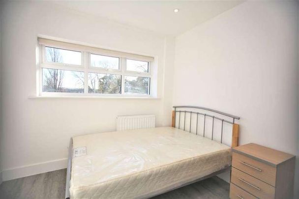 Renters Avenue, Hendon, NW4 - Photo 1