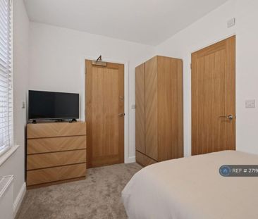 1 bedroom in a house share to rent - Photo 2