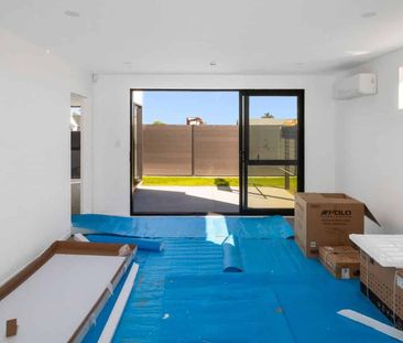 Modern standalone home - coastal living made easy! - Photo 3