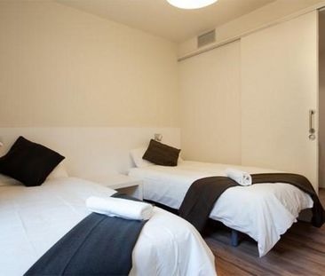 Bright 1-Bedroom Apartment near Las Ramblas with Balcony - Photo 4